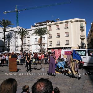 TEATRO EN LAS CALLES Y PLAZAS DE CÁDIZ Familia con Niños